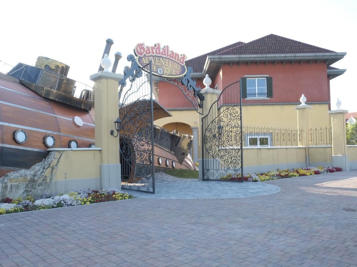 Gardaland Adventure Hotel Castelnuovo del Garda Exteriör bild