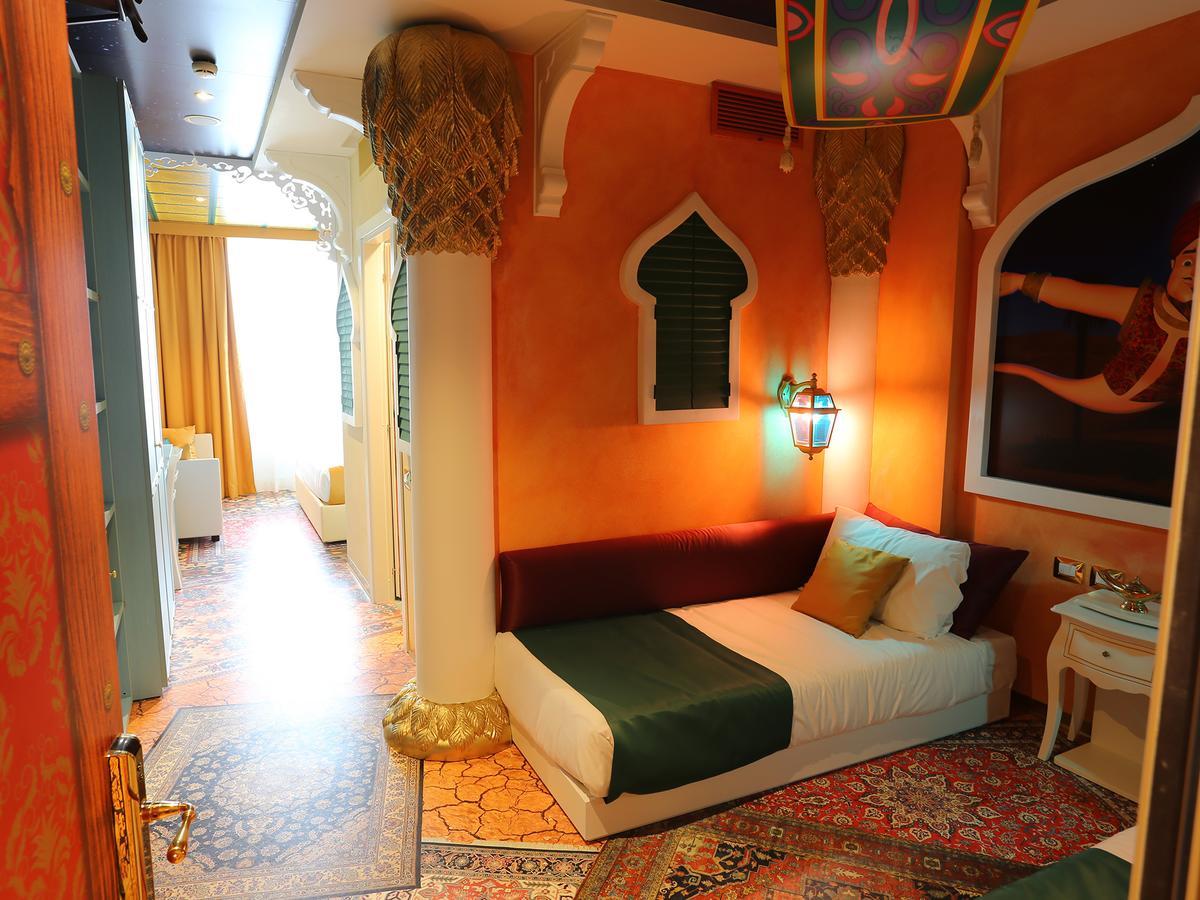 Gardaland Adventure Hotel Castelnuovo del Garda Exteriör bild