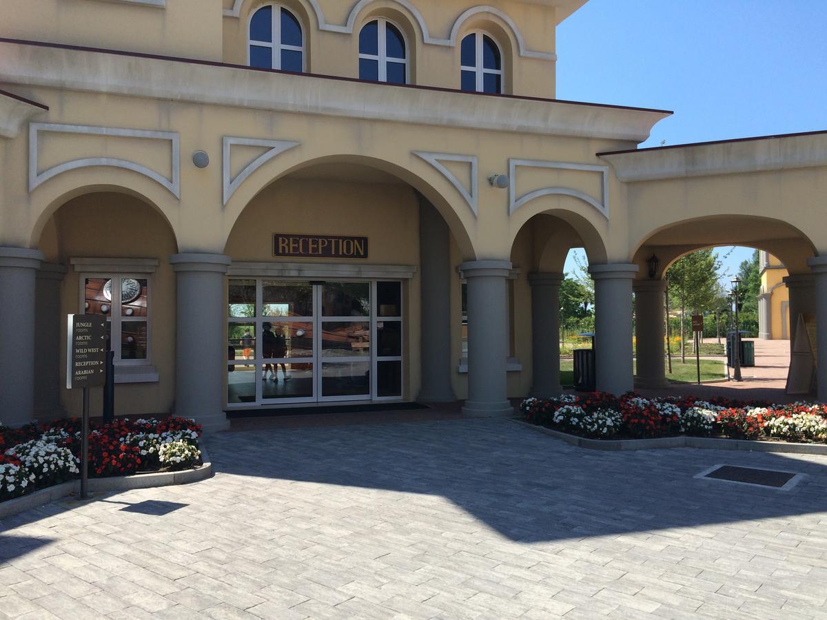 Gardaland Adventure Hotel Castelnuovo del Garda Exteriör bild