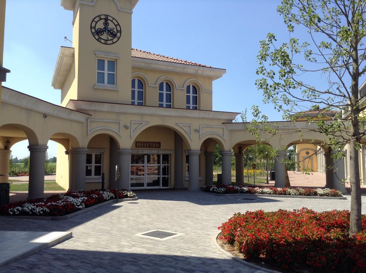 Gardaland Adventure Hotel Castelnuovo del Garda Exteriör bild
